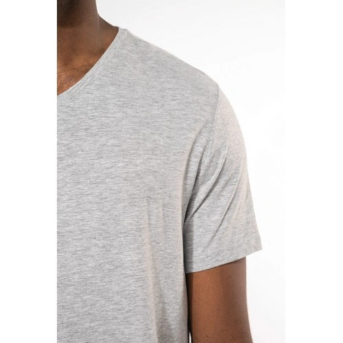 Camiseta con elastano cuello de pico hombre