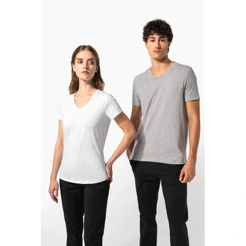 Camiseta con elastano cuello de pico hombre