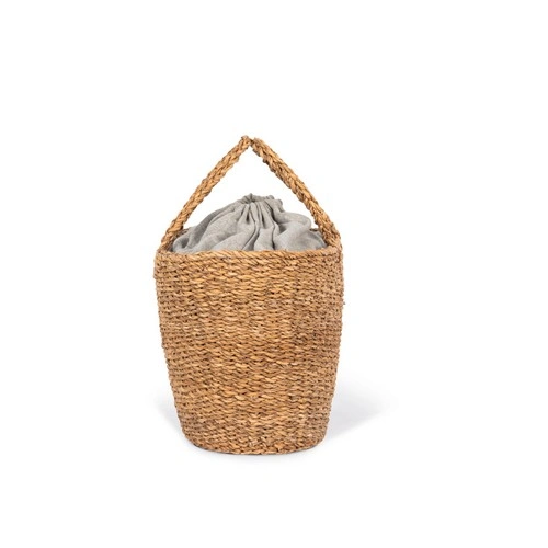 Cesta trenzada a mano