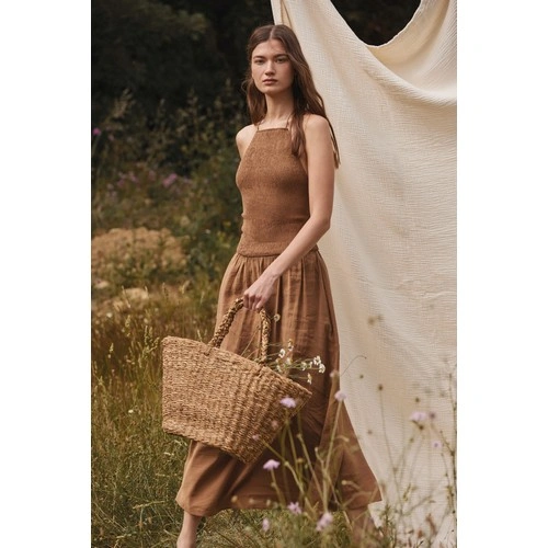 Cesta trenzada a mano