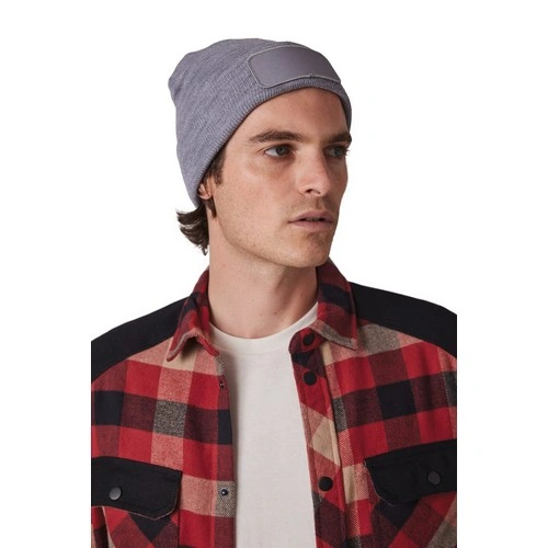 Gorro reciclado con parche