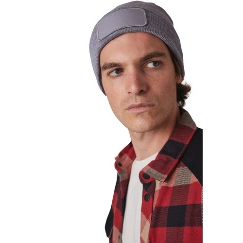 Gorro reciclado con parche