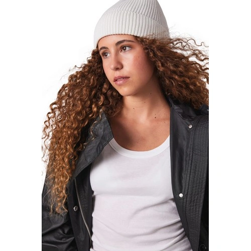 Gorro de canalé con dobladillo