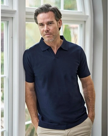 Polo luxury stretch cuello v orgánico premium 215gsm