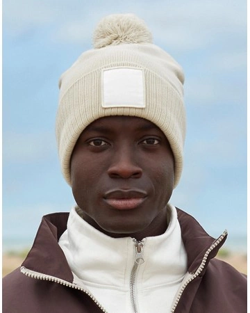 Gorro pompom con parche cálido y cómodo