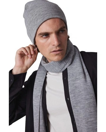 Gorro acrílico peinado suave y cálido 310gsm