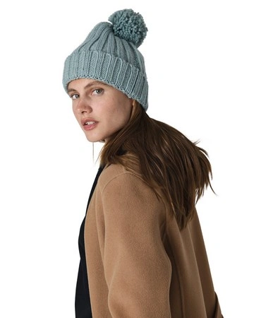 Gorro con pompón de punto suave y cálido