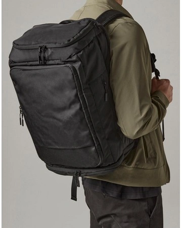 Mochila bandolera pitch black convertible 28l